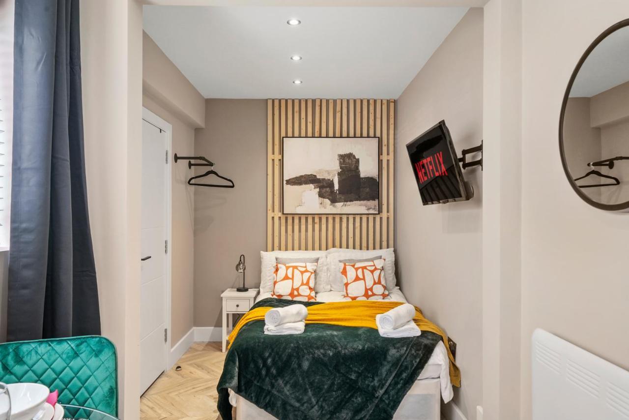Cosy Heathrow Studios - Parking - Garden London Eksteriør bilde