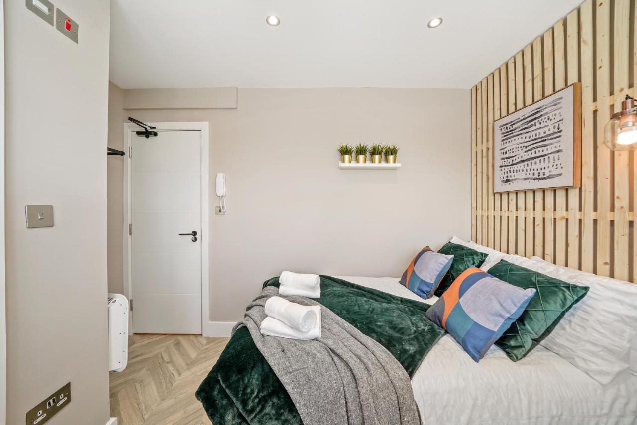 Cosy Heathrow Studios - Parking - Garden London Eksteriør bilde