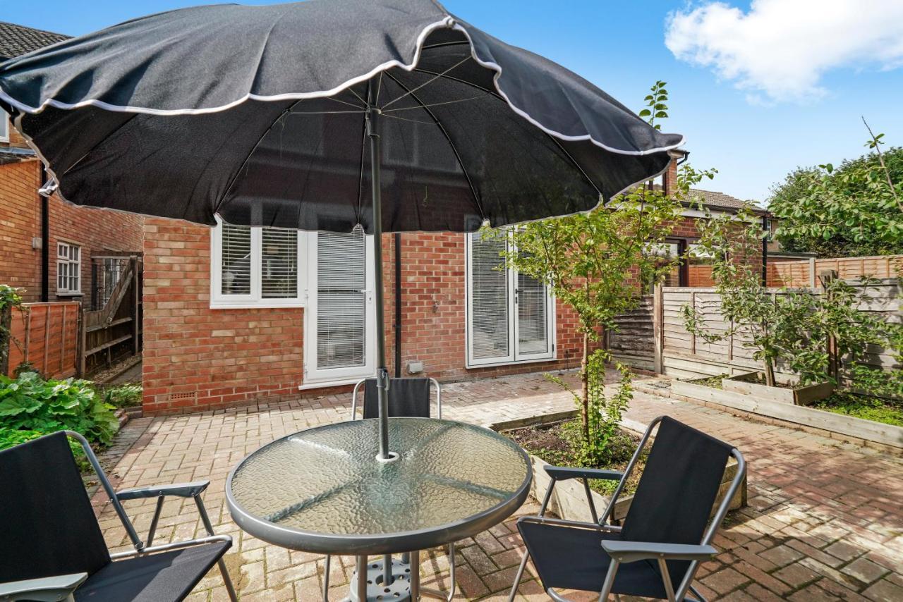 Cosy Heathrow Studios - Parking - Garden London Eksteriør bilde