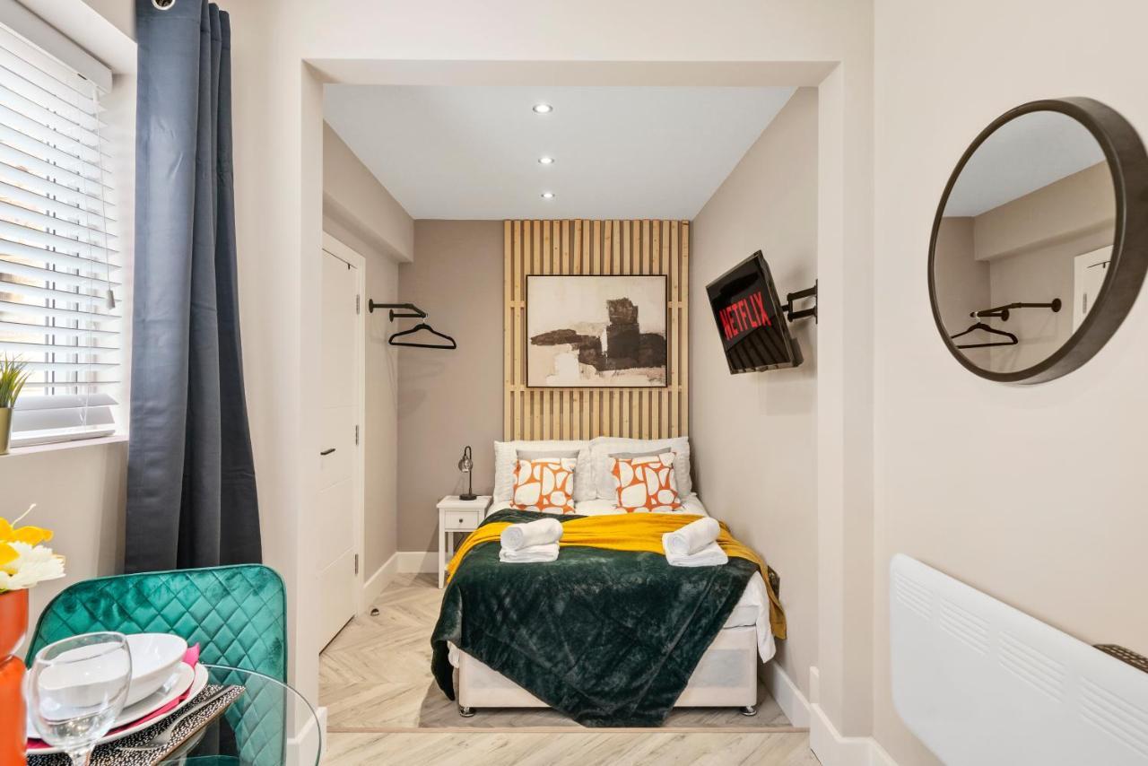 Cosy Heathrow Studios - Parking - Garden London Eksteriør bilde