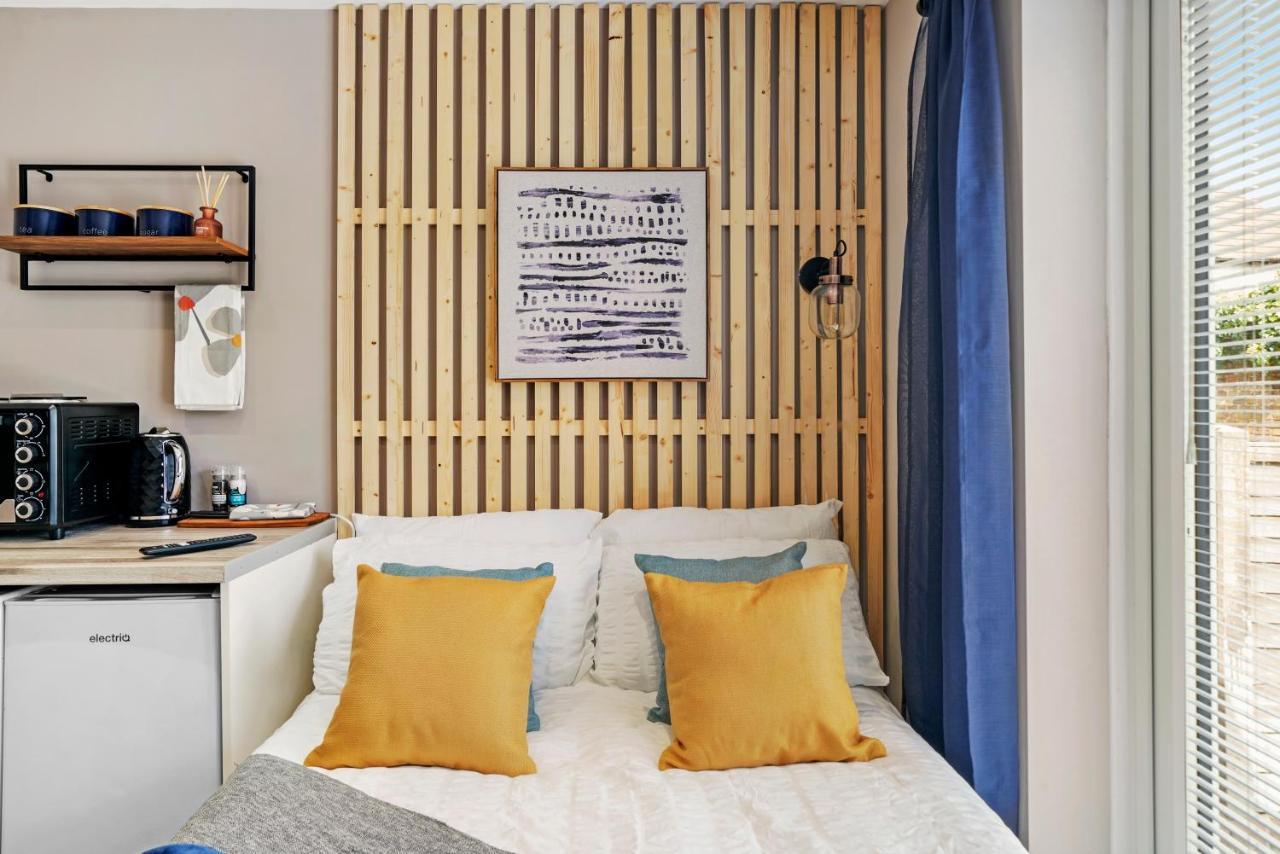 Cosy Heathrow Studios - Parking - Garden London Eksteriør bilde