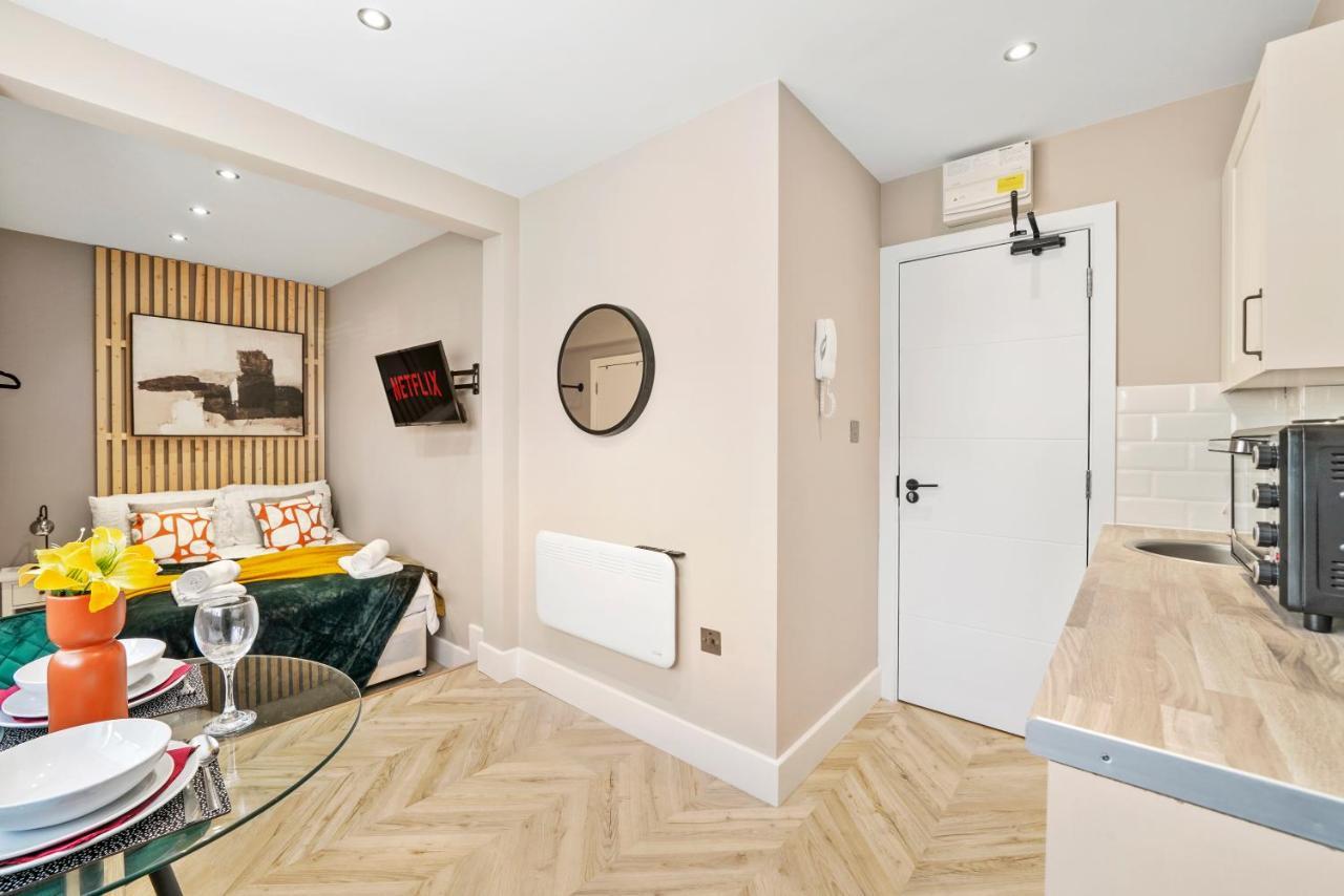 Cosy Heathrow Studios - Parking - Garden London Eksteriør bilde