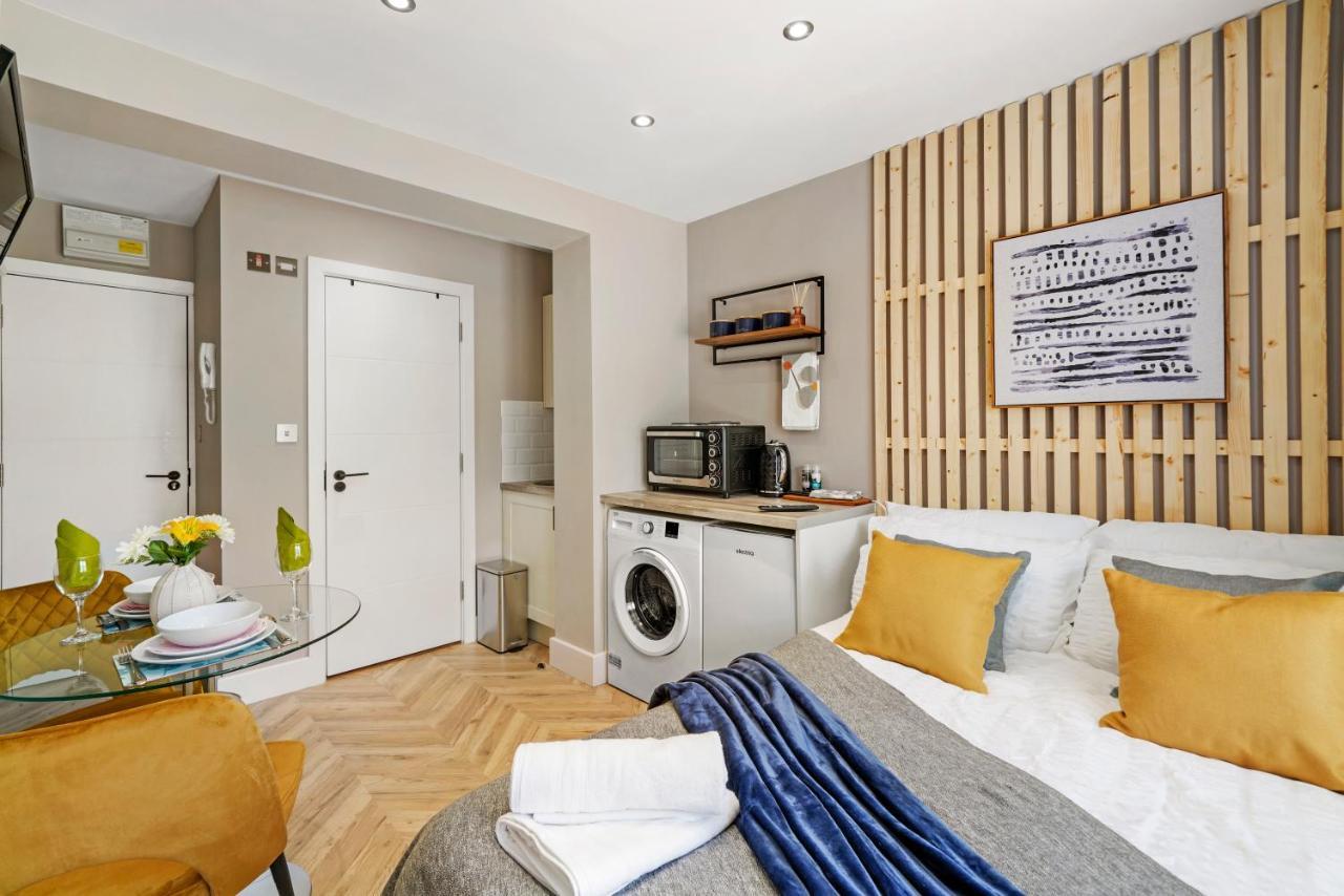 Cosy Heathrow Studios - Parking - Garden London Eksteriør bilde