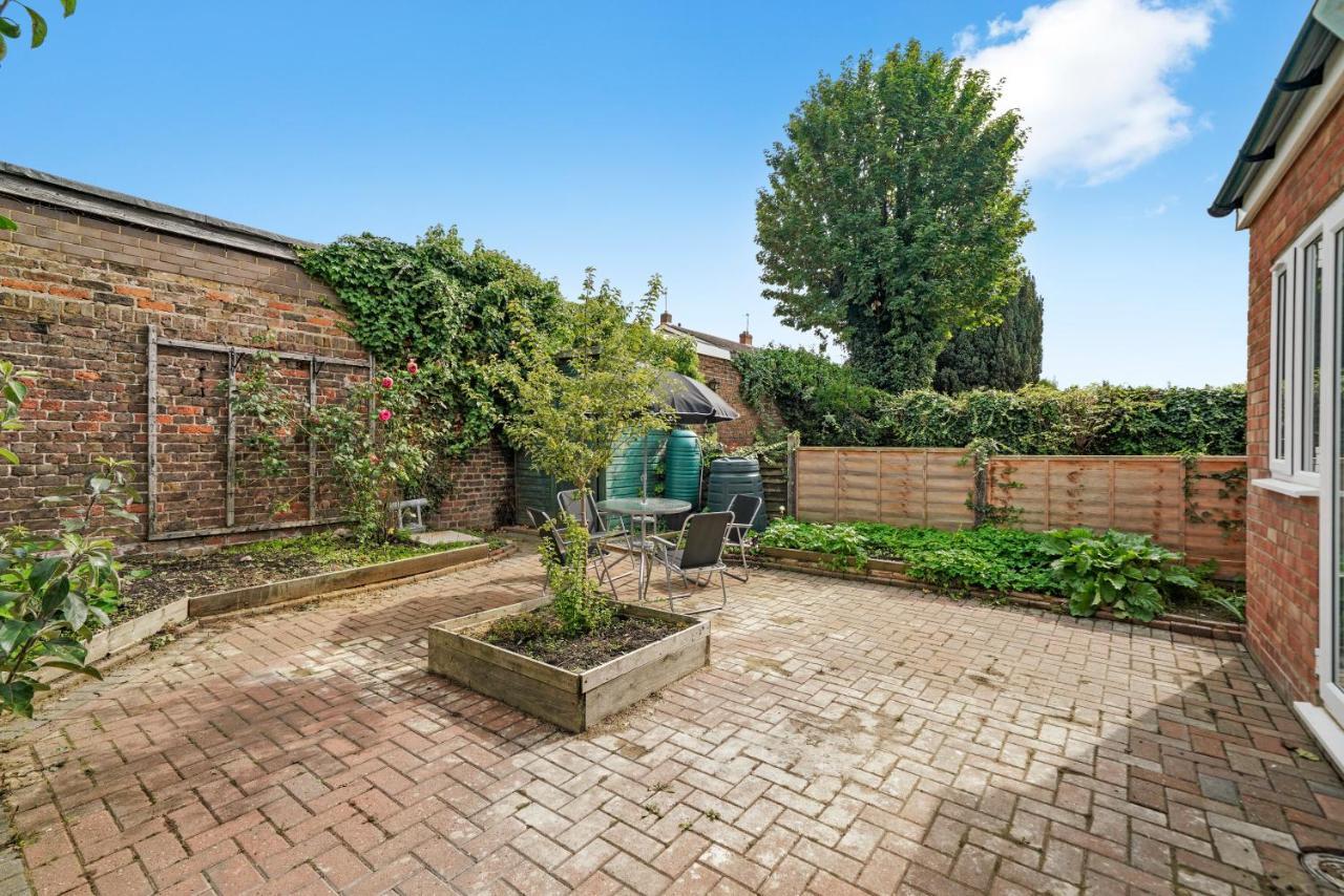 Cosy Heathrow Studios - Parking - Garden London Eksteriør bilde