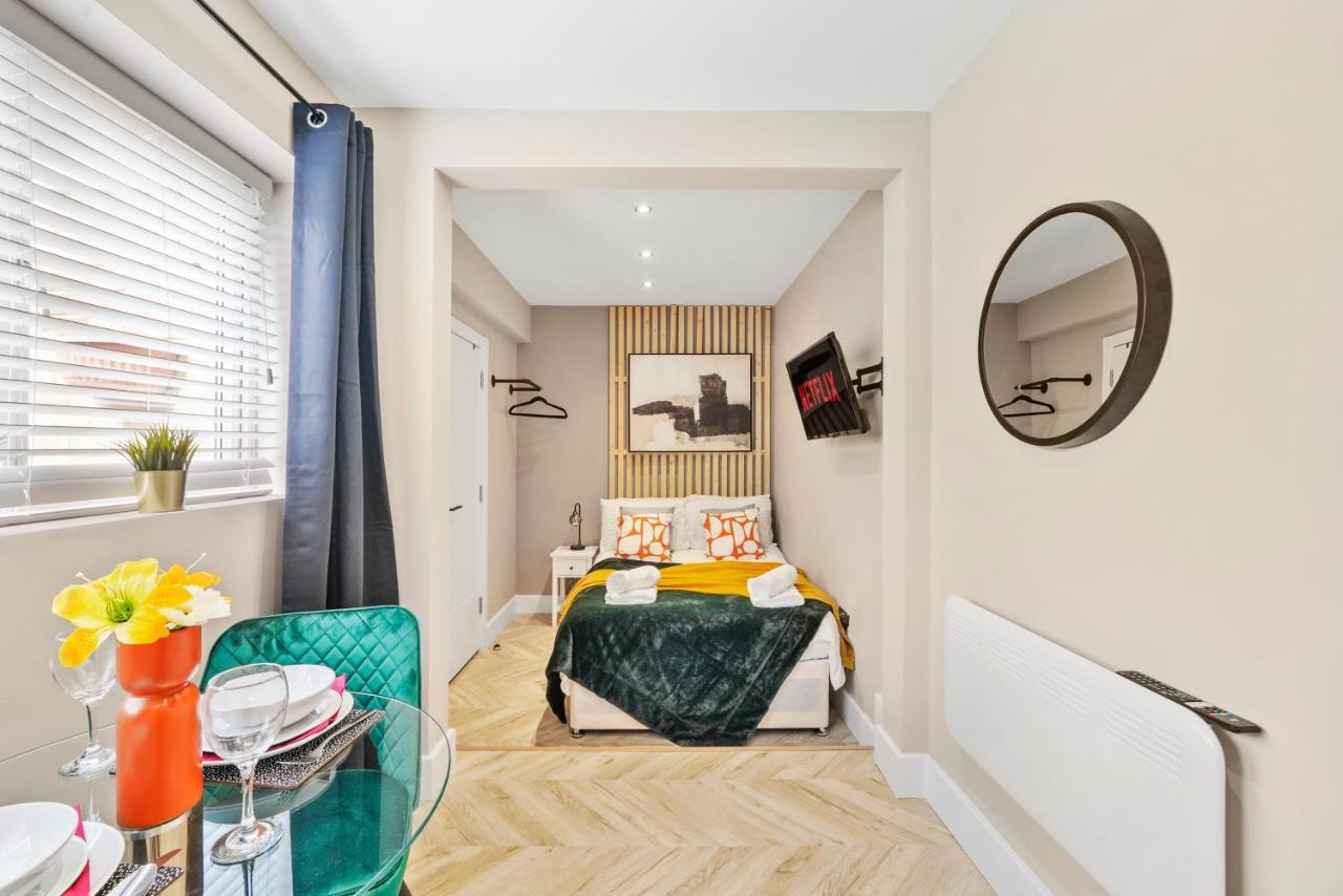 Cosy Heathrow Studios - Parking - Garden London Eksteriør bilde