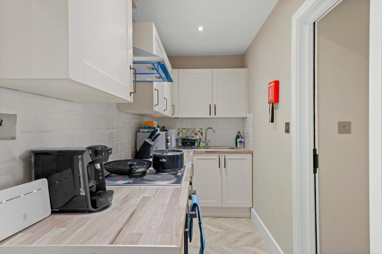 Cosy Heathrow Studios - Parking - Garden London Eksteriør bilde