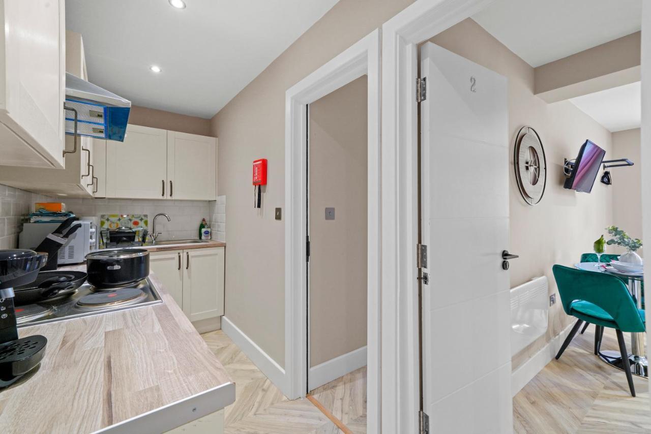Cosy Heathrow Studios - Parking - Garden London Eksteriør bilde