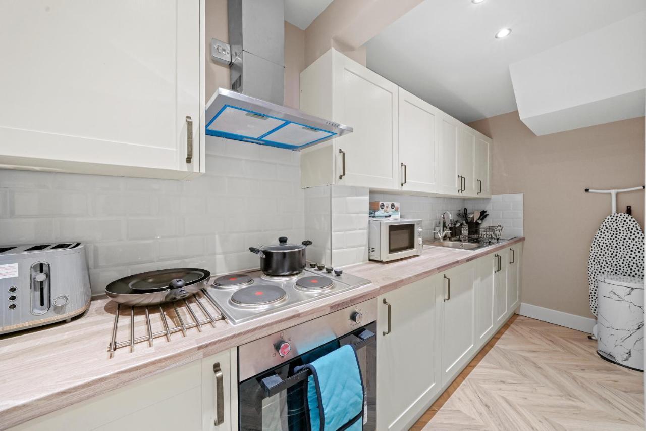 Cosy Heathrow Studios - Parking - Garden London Eksteriør bilde