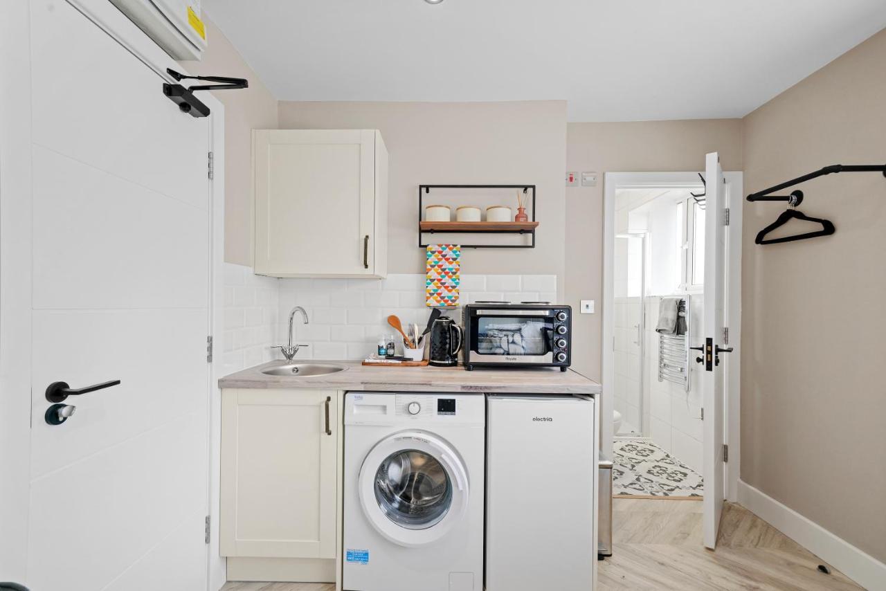 Cosy Heathrow Studios - Parking - Garden London Eksteriør bilde