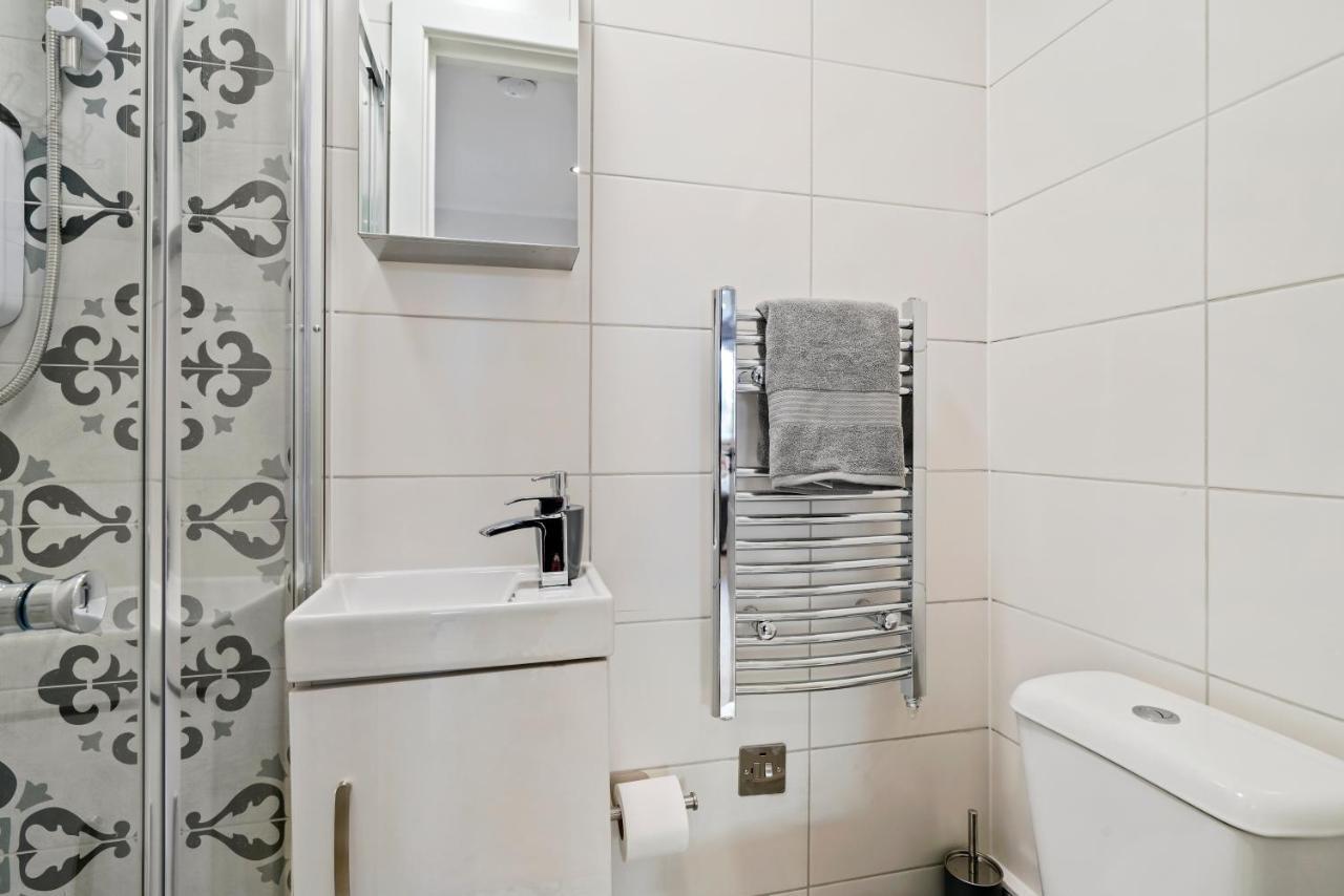 Cosy Heathrow Studios - Parking - Garden London Eksteriør bilde